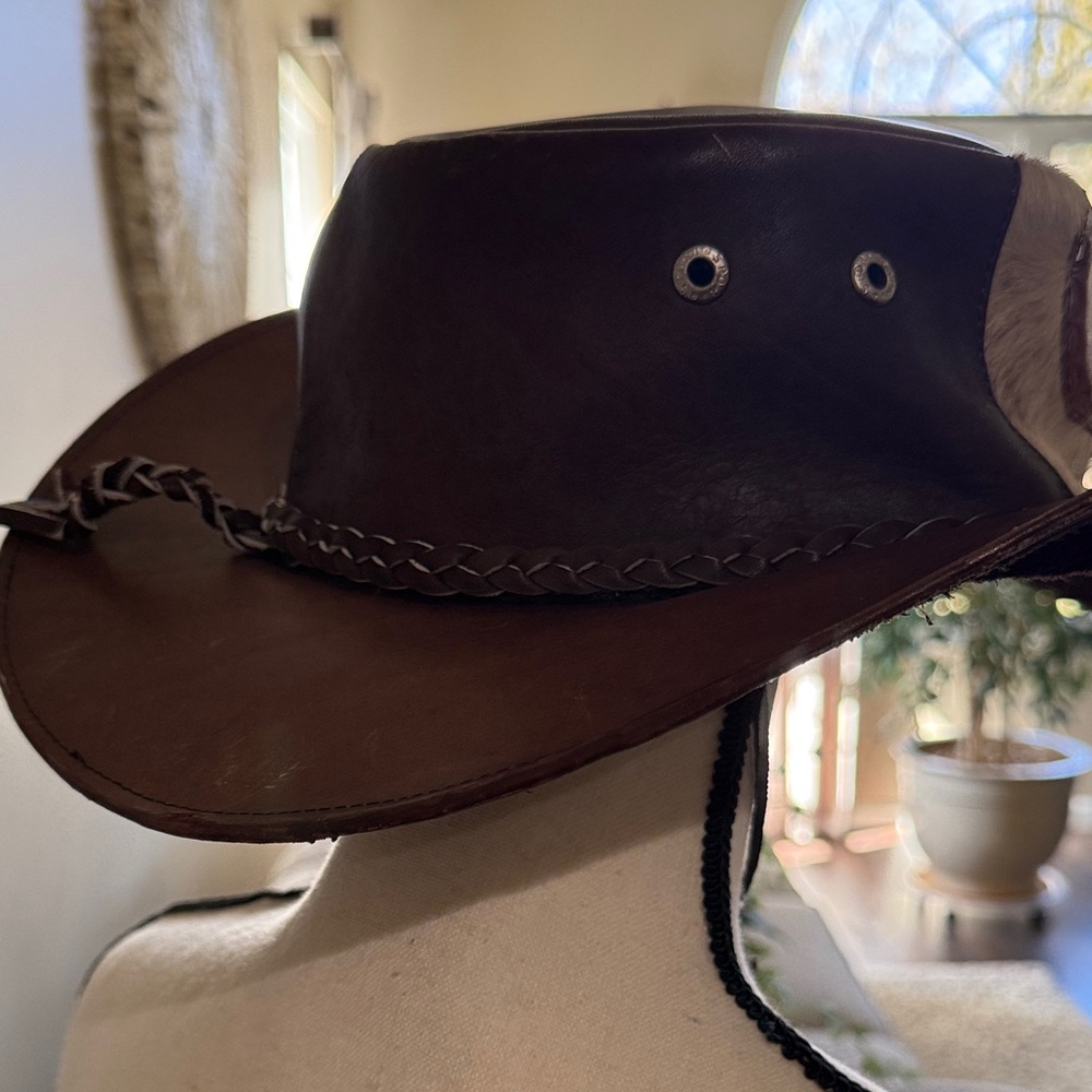Handmade Western-style Cowboy Hat Crafted From Genuine Brown Cowhide Leather - Picture 4 of 8